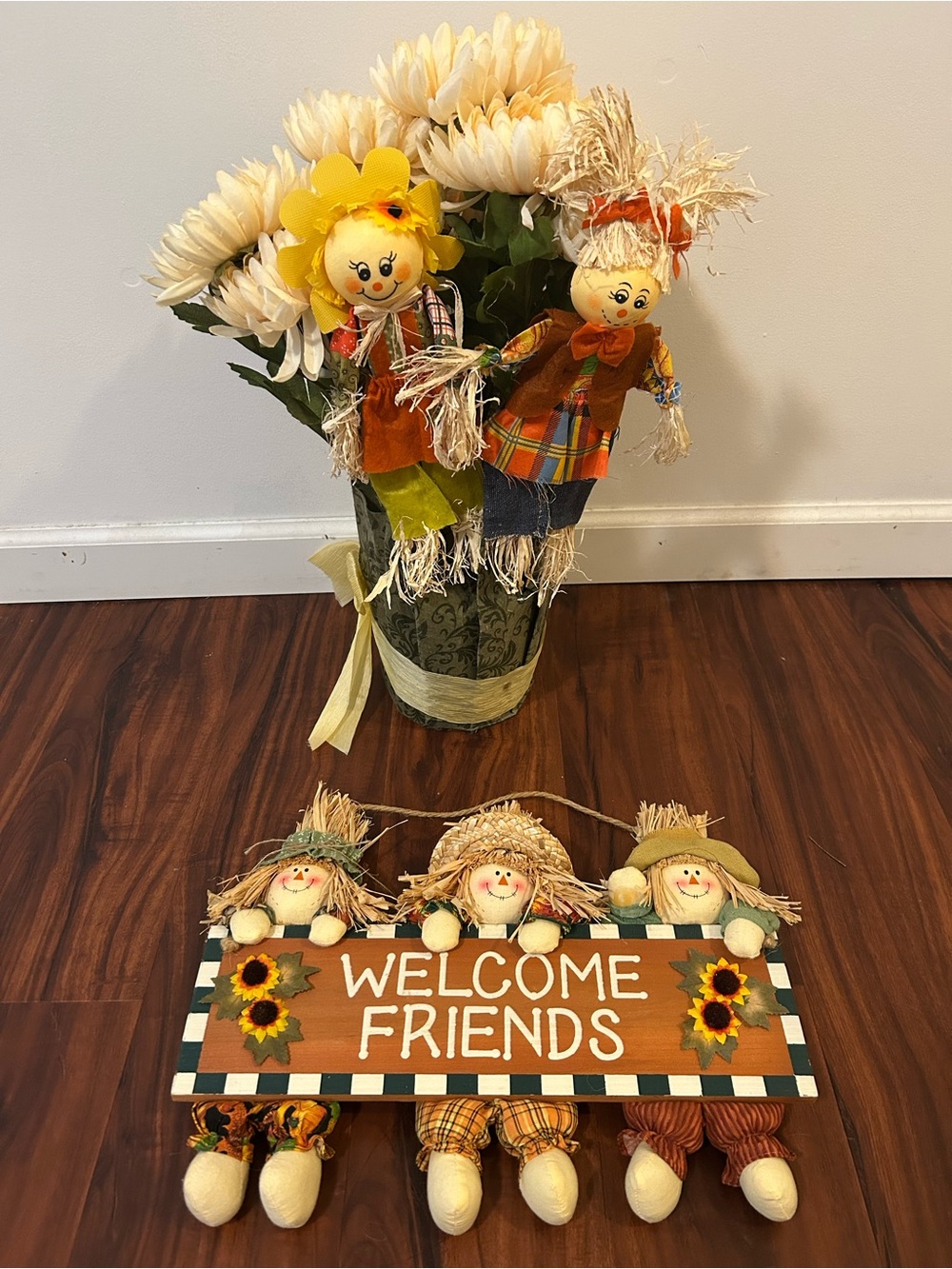Welcome Friends Fall Scarecrow Wall Sign - Autumn Decor Flower